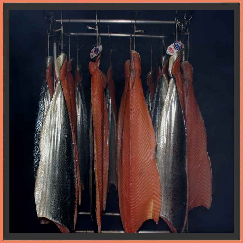 Le fumage à la ficelle du saumon fumé artisanal, Lesaumonier