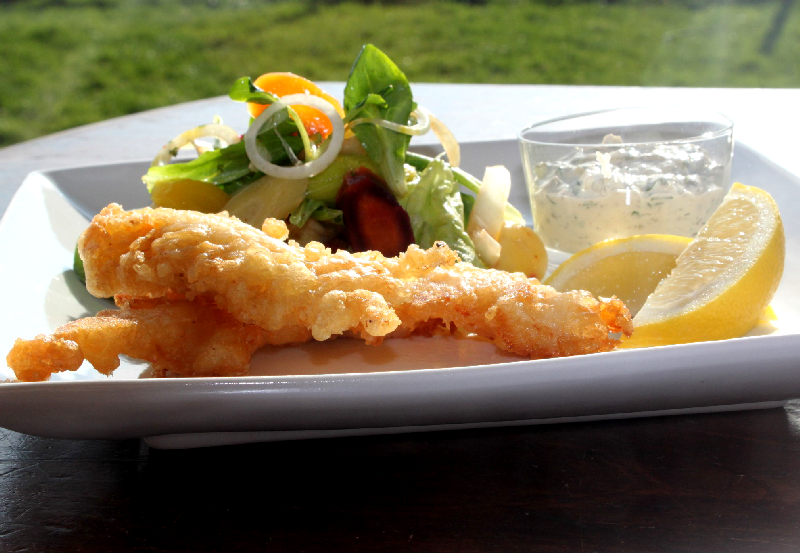 TEMPURA DE HADDOCK, LÉGUMES DU MOMENT EN VINAIGRETTE ET SAUCE TARTARE AUX ALGUES
