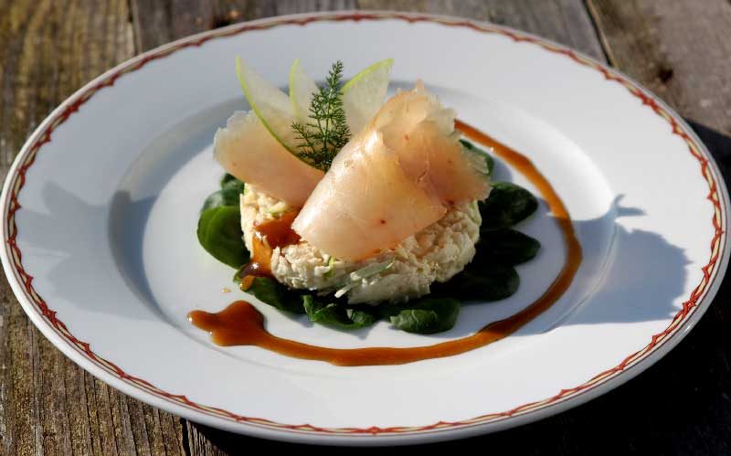 DAURADE GRISE FUMÉE, RÉMOULADE DE CÉLERIS ET POMME VERTE
