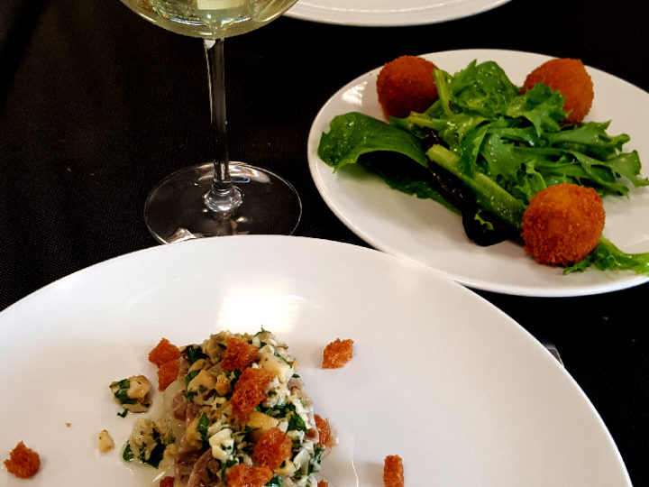 Fromage de tête aux pommes et bulots fumés, poireaux en ravigote de… bulots, et cromesquis de….bulots aux herbes